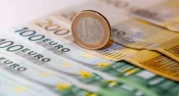 Euro prek nivelin me te ulet qe prej janarit: Shkak renia e kerkeses se biznesit per valute